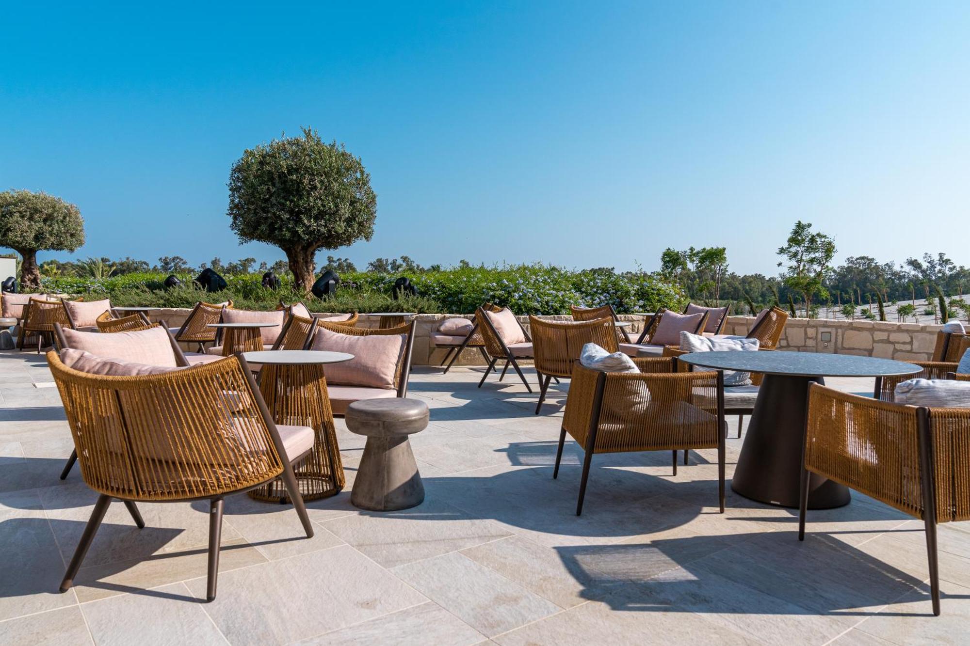 City Of Dreams Mediterranean - Integrated Resort, Casino & Entertainment Limassol Exterior foto The Terrace at the Westin Resort & Villas, Naos Beach Club