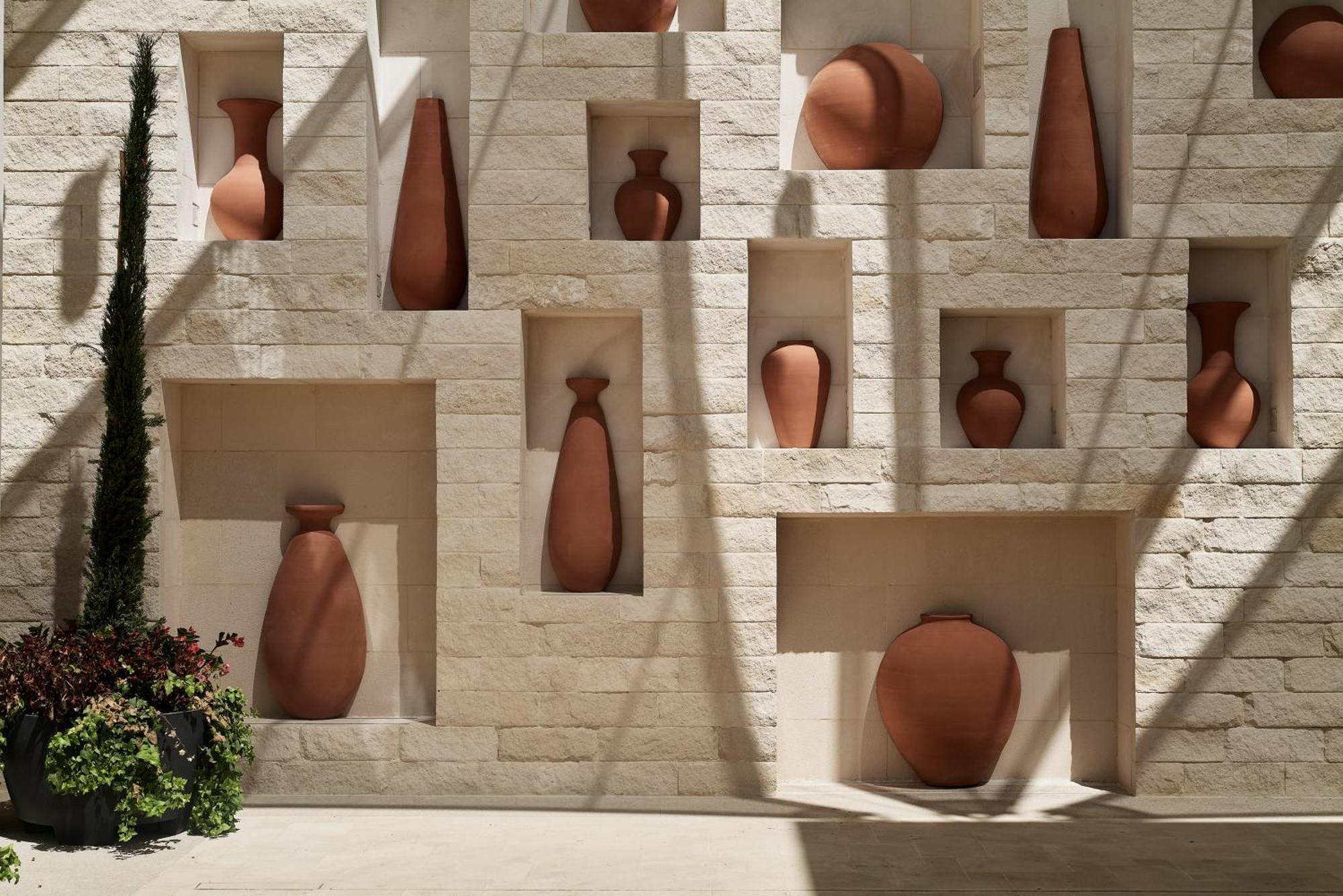 City Of Dreams Mediterranean - Integrated Resort, Casino & Entertainment Limassol Exterior foto Terracotta vases at the entrance of the museum